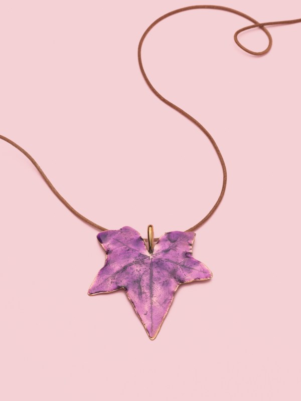 Edera Pendant Necklace in Bronze and Violet