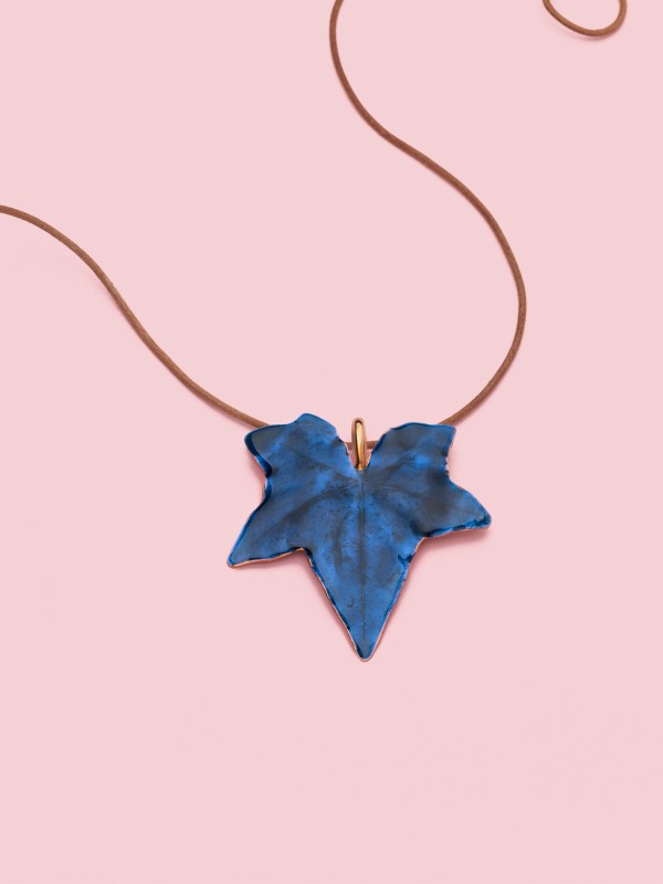 Edera Pendant Necklace in Bronze and Midnight Blue