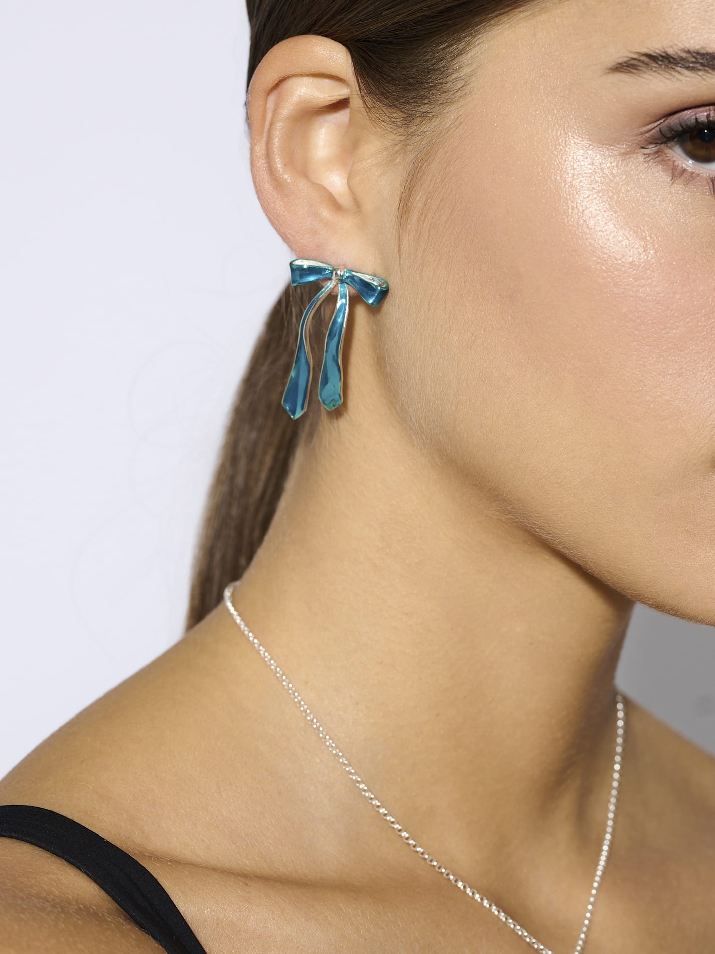 Fiocco Pin Earrings in Silver and Mediterranean Blue M